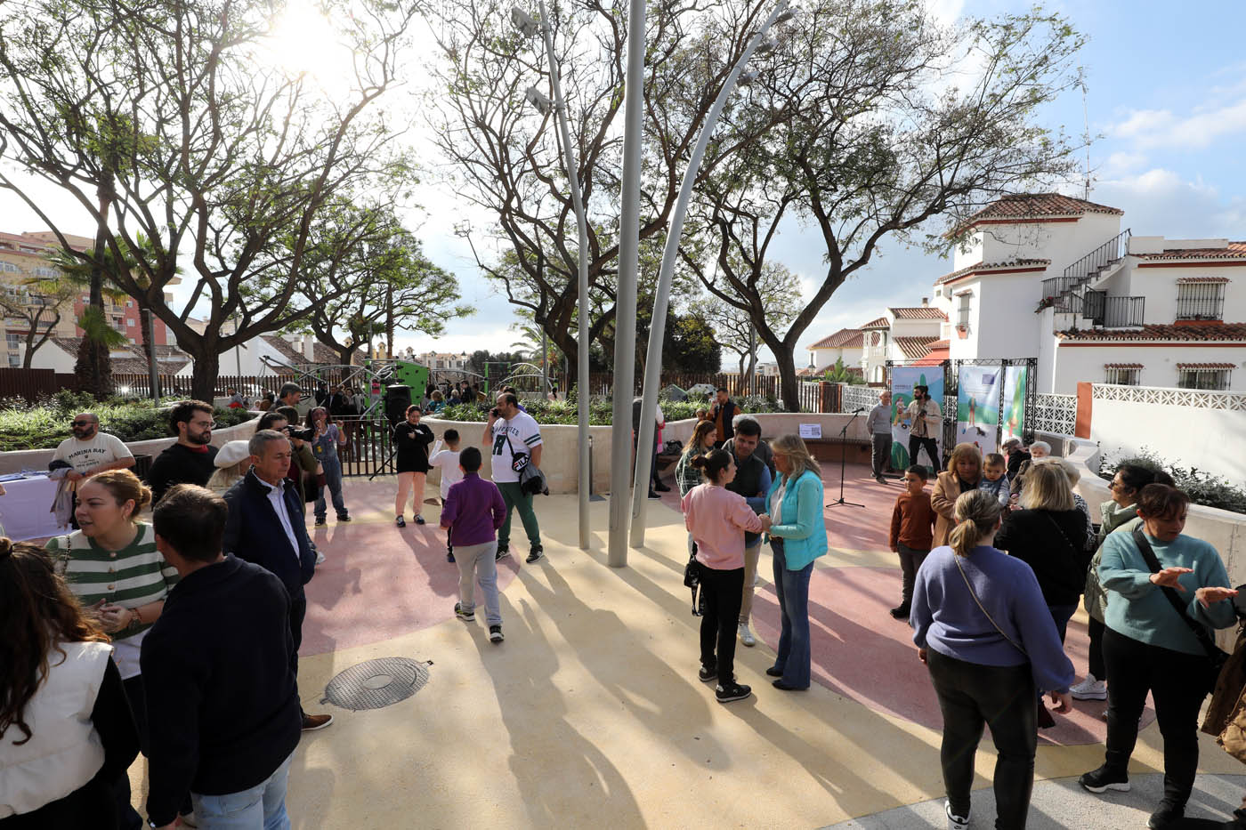 El Ayuntamiento inaugura el nuevo parque de La Patera, con más de 1.700 metros cuadrados de superficie, áreas de juegos infantiles, senderos y zonas de descanso